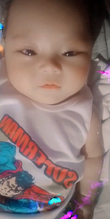 ano kayang sinasabi ng bata 