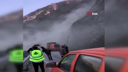 Van-Yüksekova karayolunda heyelan