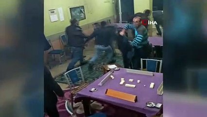 Kumar baskınında güldüren görüntü...Polisi görünce kaçacak yer aradılar