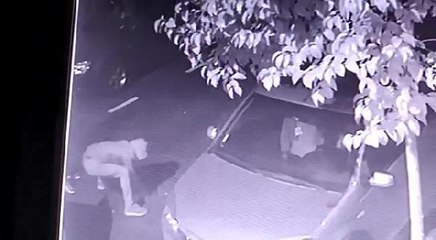 BAYRAMPAŞA'DA RÖGAR KAPAĞI HIRSIZLIĞI KAMERADA