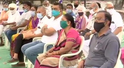 45 साल से ज्यादा उम्र के लोगों को आज से लगेगी कोरोना वैक्सीन, गुजरात में वैक्सीनेशन शुरू