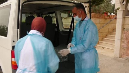 - El Halil'de sağlık ekipleri ev ev dolaşıp yaşlılara aşı yapıyor