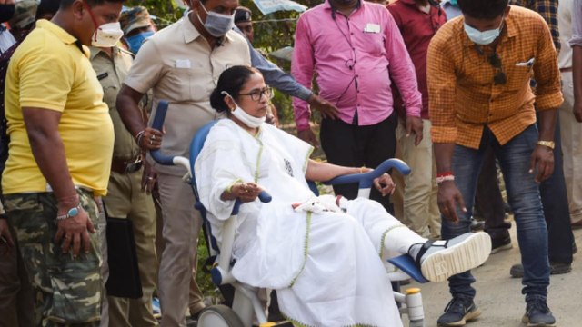 Mamata leaves home to visit poll booths in Nandigram