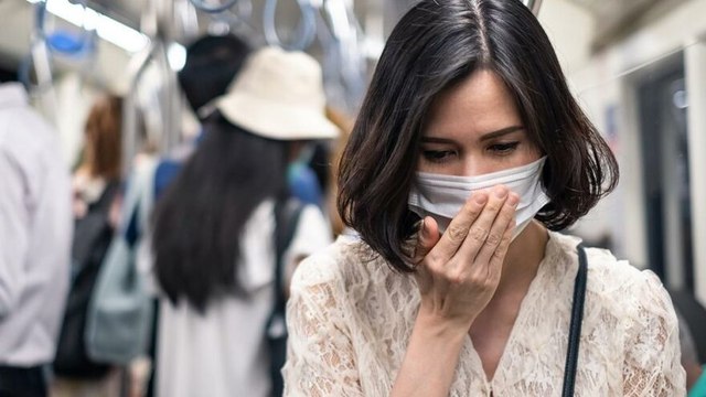 Covid geçiren erkek ‘yanık lastik’, kadın ‘çürümüş soğan’ kokusu alıyor