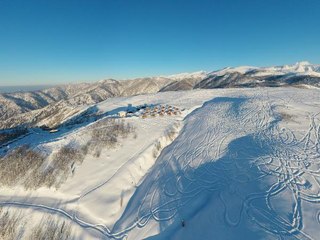 Avrupalı turistlerin Handüzü Yaylası'nda kar motoru keyfi