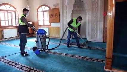 Cami ve mescitlerde bahar temizliği ve dezenfeksiyon çalışması