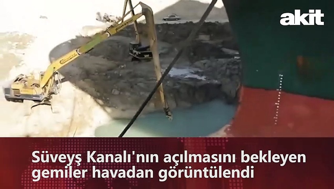 Süveyş Kanalı'nın açılmasını bekleyen gemiler havadan görüntülendi