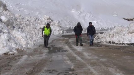 Van'da karla mücadele çalışmaları devam ediyor
