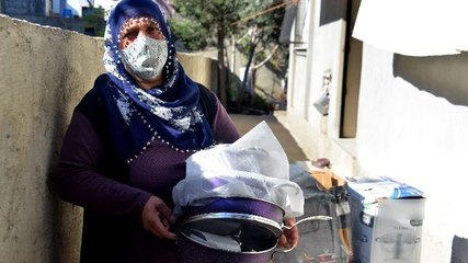 Elini öpüp, helallik isteyerek dolandırdılar