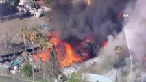 Son dakika haberleri: - California'da depoda dev yangın: Alevler evlere sıçradı