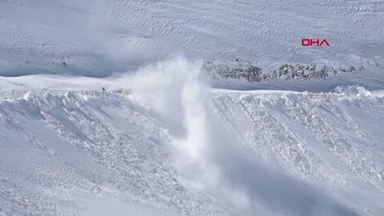 TOKAT Cipin çarptığı elektrik direği, ikiye bölündü