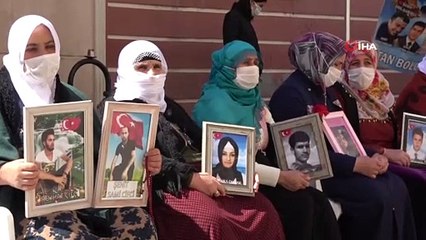 Evlat nöbetindeki anneden dağa kaçırılan oğluna çağrı: 'Oğlum güvelik güçlerine teslim ol, orada kardeş kardeşi öldürüyor'