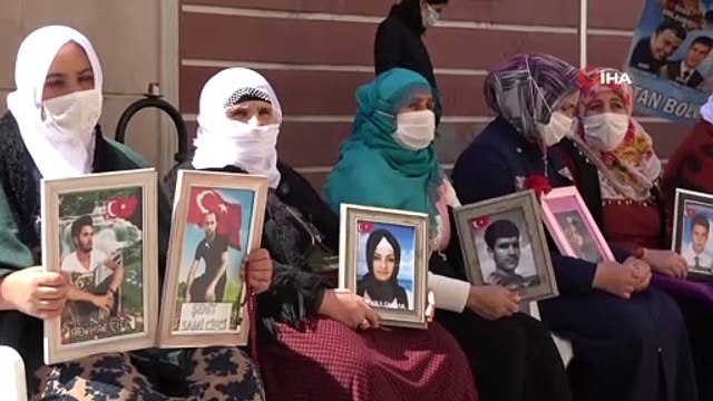 Evlat nöbetindeki anneden dağa kaçırılan oğluna çağrı: 'Oğlum güvelik güçlerine teslim ol, orada kardeş kardeşi öldürüyor'