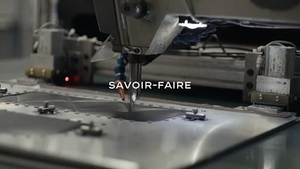 Tous les secrets de fabrication du sac culte "11.12" de Chanel dans un film signé Sofia Coppola