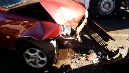 Motorista de carro fica ferido após colisão traseira na Avenida Brasil