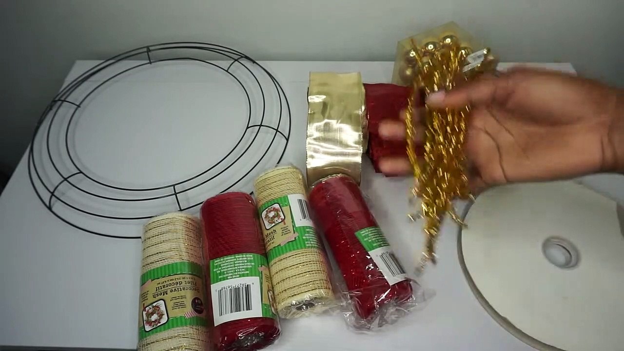Diy: Christmas Deco Mesh And Ribbon Wreath || Dollar Tree