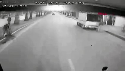 Kadına şiddete müdahale eden otobüs şoförü, bıçakla tehdit edildi
