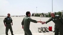 الأمير الحسين يحتفل بإنجازه أول رحلة طيران منفردة