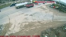 Kırıkkale’deki feci kaza kamerada: Karşı şeride havalandı, lüks otomobilin üstüne düştü