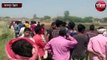 ट्रांसफार्मर की चिंगारी ने 20 बीघा गेहूं फसल की खाक, ग्रामीणों ने जान जोखिम में डाल बुझाई आग, वीडियो