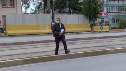 ANTALYA Darbedilen kadını kurtaran otobüs şoförüne bıçak çekip, tehdit ettiler