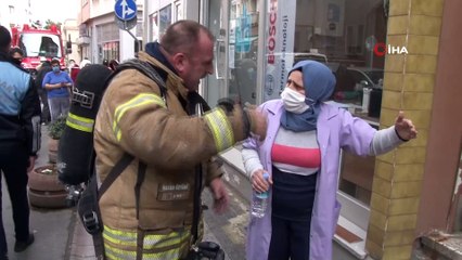 Üsküdar'da çıkan yangında muhabbet kuşu telef oldu