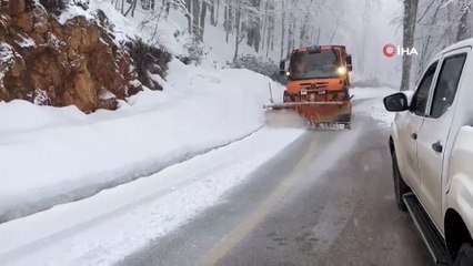 Kartepe'de Nisan ayında  kar sürprizi