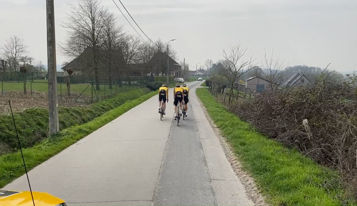 Tour des Flandres: entrainement de l'équipe Jumbo Visma avec Van Aert, Van Hooydonck et Roosen