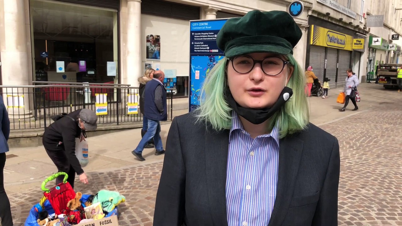Portsmouth Extinction Rebellion stages 'oily' protest outside city centre banks in day of action