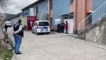 Karantinada olması gerekirken, fabrikada çalışırken yakalandı