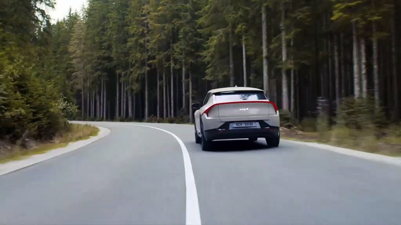 Le crossover électrique Kia EV6 adopte un design avant-gardiste distinctif