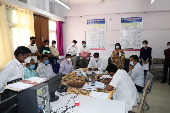 प्रमुख सचिव अशोक वर्णवाल ने देखी वैक्सीनेशन की व्यवस्था