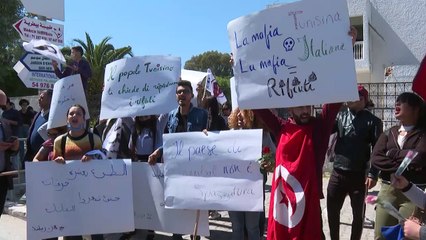 تظاهرة للمطالبة بارجاع نفايات منزلية لايطاليا