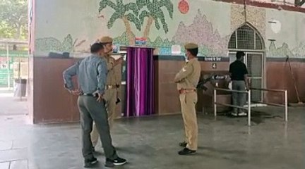 कानपुर सेन्ट्रल पर चेकिंग के दौरान 52 लाख रुपये पकड़े गए