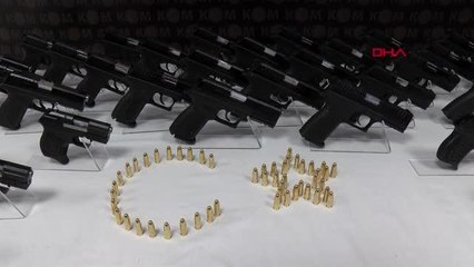 İZMİR İzmir'de, durdurulan kamyonetten cephanelik çıktı