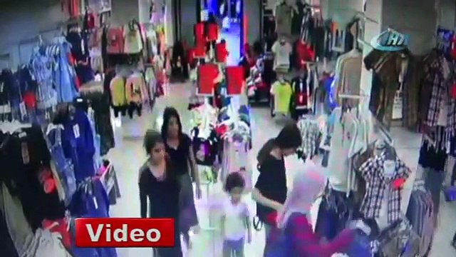 Kadın hırsızlar, alışveriş yapmaya gelen kadını soydu!