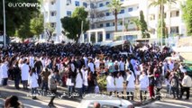 تونس أمام معضلة هجرة الأدمغة.. رحيل الأطباء الشباب بحثا عن العيش الكريم والوطن أكبر الخاسرين