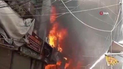 - Pakistan'da pazar yerinde yangın