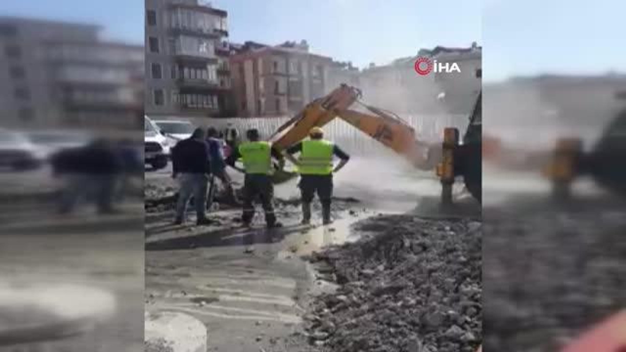 Çalışma sırasında patlayan borudan çıkan su metrelerce yükseldi