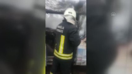 Son Dakika | Park halinde alev alan minibüs kullanılamaz hale geldi