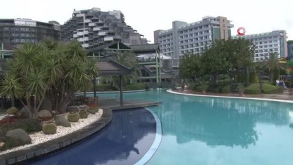 Dünya genelinde artan vakalar Nisan ayında açılması planlanan turizm sezonunu Haziran'a sarkıttı