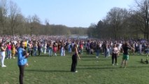 Une «fausse» fête sauvage rassemble 1500 personnes à Bruxelles, la police intervient