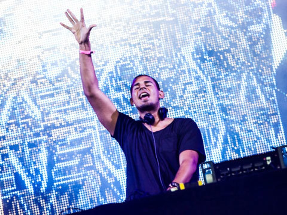 Afrojack's Global Remix Battle Is The Hogwarts For DJs - Video Dailymotion