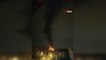 Sultanbeyli'de alev alev yanan çatıyı balkona sigara içmek için çıkan vatandaş fark etti