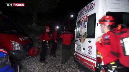 Kayalıklardan düşen kişi 4 saatte kurtarıldı