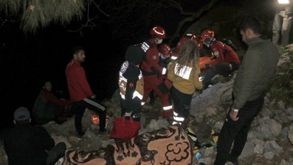 Kayalıklardan düştü, dört saatte kurtarıldı