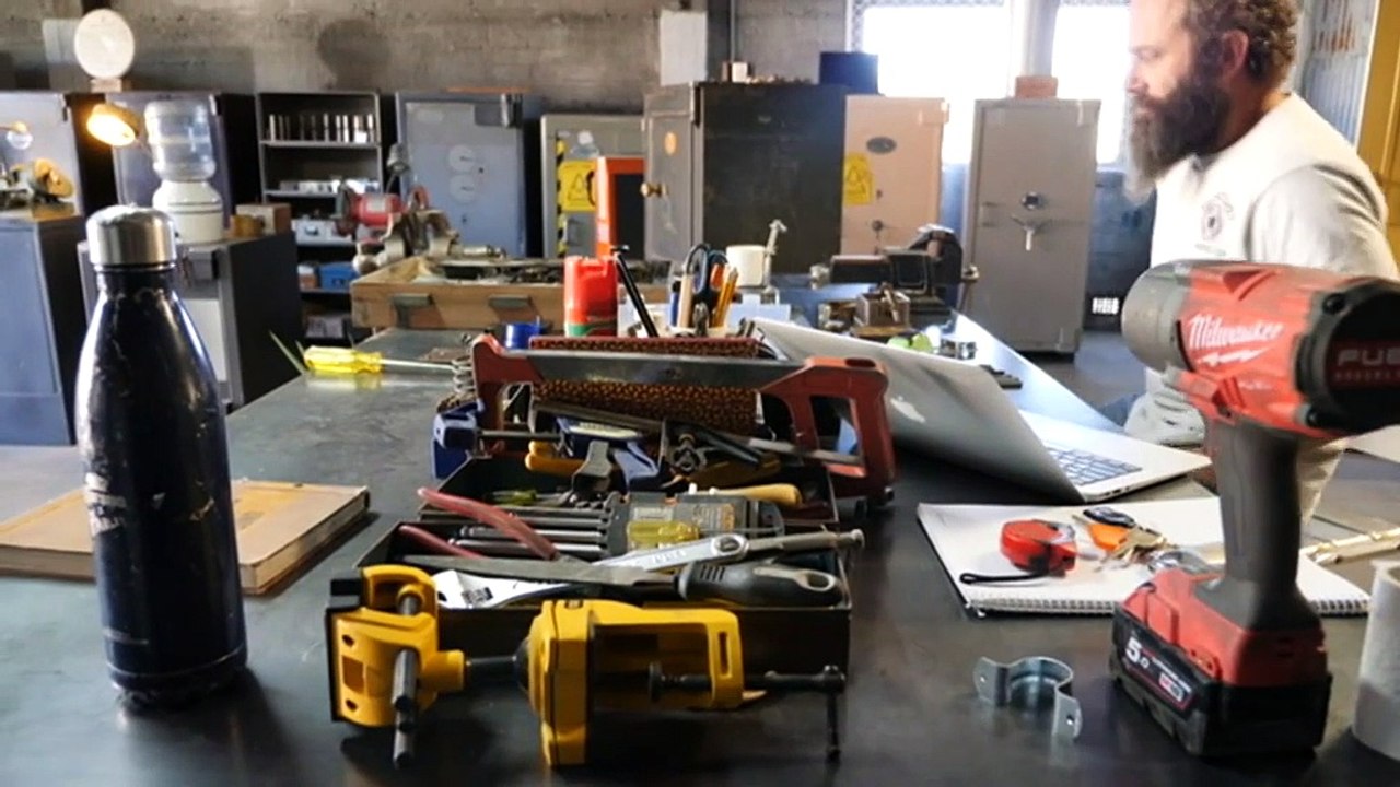 NT locksmith breaks and tinkers safes for a living