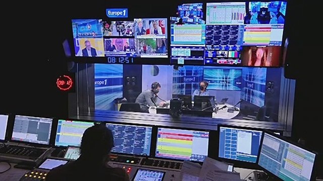 À quelques jours de Pâques, l'atelier du chocolatier Patrick Roger tourne à plein régime