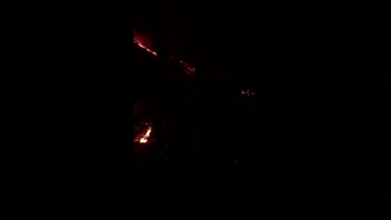 La lava del volcán Pacaya alcanza algunas aldeas locales en Guatemala