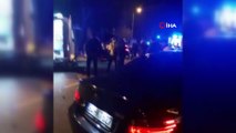 Kadıköy'de kontrolden çıkan lüks otomobil önce otomobile ardından ağaca çarptı: 3 yaralı